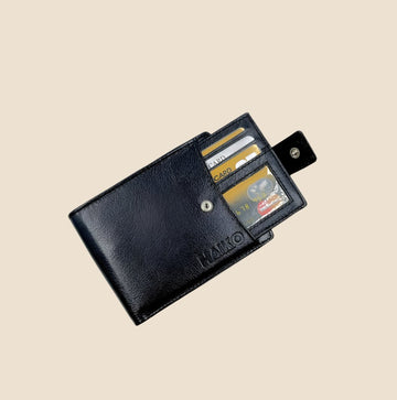 Leather wallet with magnet loop